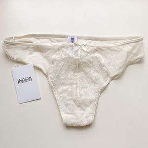 Wolford vanilla/white lace thong pantie underwear